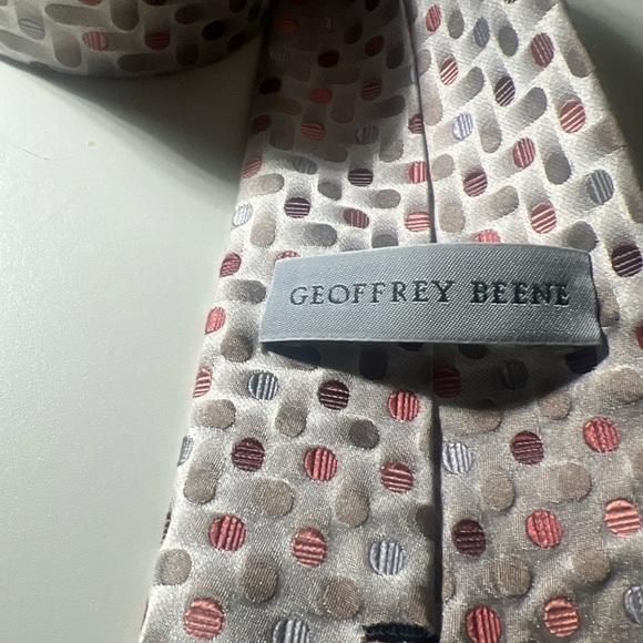 Geoffrey Beene Gray and Red Classic Tie with Polka Dots pastels - Picture 4 of 8